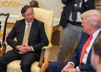 El presidente de Colombia, Gustavo Petro (i), y el presidente de Estados Unidos, Donald Trump (d), en reunión privada en la Casa Blanca. / Foto: Casa Blanca, EFE.