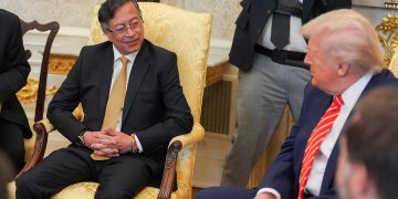 El presidente de Colombia, Gustavo Petro (i), y el presidente de Estados Unidos, Donald Trump (d), en reunión privada en la Casa Blanca. / Foto: Casa Blanca, EFE.