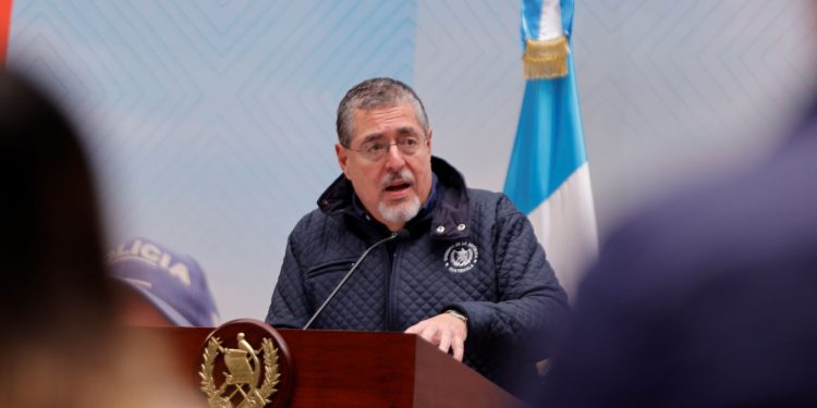Presidente anuncia convocatoria para la elección de magistrado para la Corte de Constitucionalidad