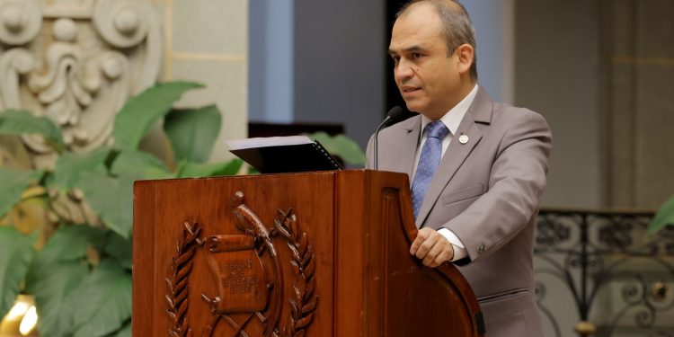 El viceministro de Tecnologías de la Información y las Comunicaciones, William Cameros, informa sobre la implementación del plan Semana Santa Segura.