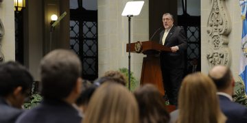 El presidente Bernardo Arévalo, durante el acto por el segundo aniversario de la Comisión Nacional contra la Corrupción.