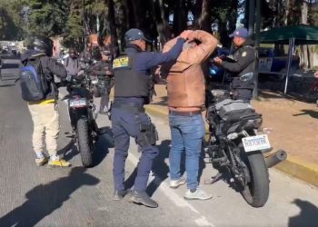 La PNC lleva a cabo operativos contra las carreras clandestinas en los ingresos y salidas de Antigua Guatemala.
