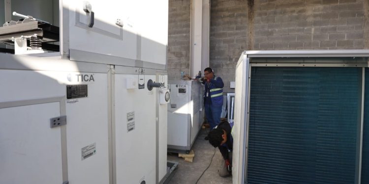 El nuevo sistema de climatización del aeropuerto La Aurora permite brindar un ambiente cómodo y agradable incluso en las horas de mayor afluencia de pasajeros.