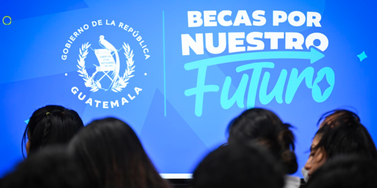 Becas por Nuestro Futuro. / Foto: archivo, Álvaro Interiano.