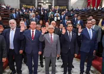 Juramentan a la Comisión de Postulación para la elección de fiscal y jefe del Ministerio Público