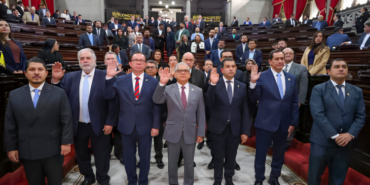 Juramentan a la Comisión de Postulación para la elección de fiscal y jefe del Ministerio Público