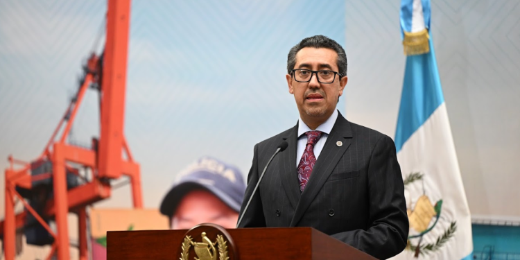 Ministro de Finanzas Públicas, Jonathan Menkos.