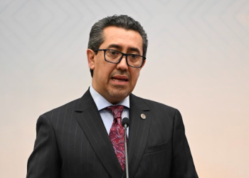 Titular del Ministerio de Finanzas Públicas (Minfin), Jonathan Menkos. / Foto: Byron de la Cruz.