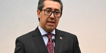 Titular del Ministerio de Finanzas Públicas (Minfin), Jonathan Menkos. / Foto: Byron de la Cruz.