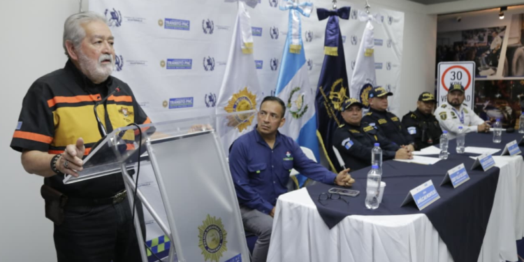 Pa taq le k’olib’em chajim kub’al k’u’x keto wiri’ ri e’ajb’enal we k’o rajawaxik chi ke. / En zonas seguras de la ruta se brindará asistencia vial a los peregrinos que lo requieran. / Foto: DT-PNC