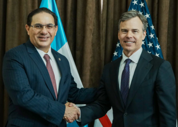 Marco Antonio Villeda, sostuvo un encuentro oficial con John M. Barret, encargado de negocios de EE.UU. / Foto: Mingob