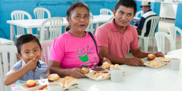 Mides lleva alimentación digna a través de su programa de Comedores Sociales./Foto: Mides.