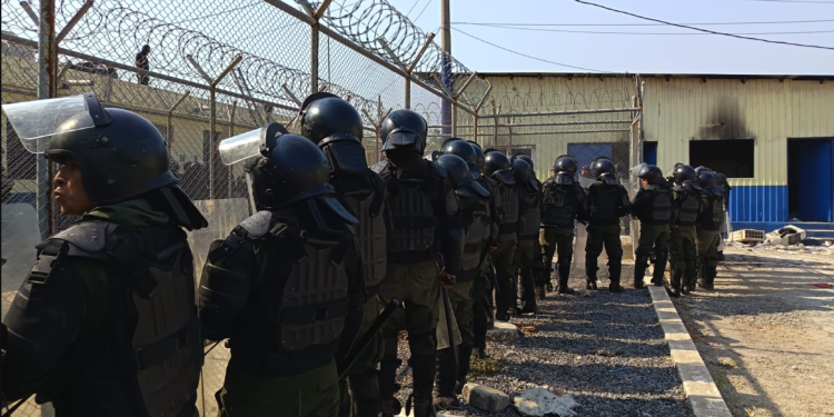 Ejercito da acompañamiento a las fuerzas de seguridad en requisa. / Foto: Ejército.