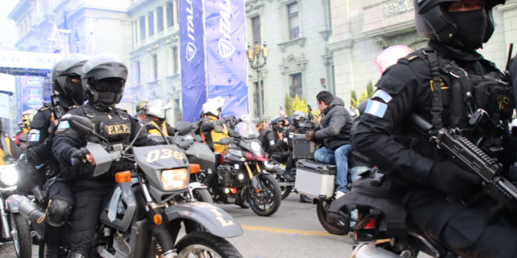 Autoridades mantienen operativos de seguridad durante la Caravana del Zorro./Foto: PNC.