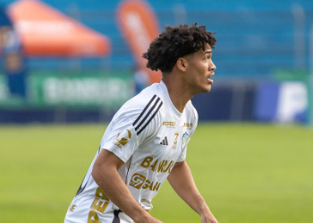 Comunicaciones sale de puestos de descenso en la tabla acumulada al derrotar a Marquense