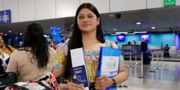 Guatemaltecos partieron a España a laborar por seis meses./Foto: Mintrab.