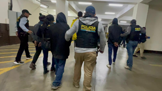 De acuerdo con la PNC, los indicios encontrados presuntamente están vinculados a la venta de droga en el área. / Foto: PNC