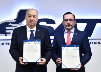 Firman acuerdo para fortalecer la gestión Aduanera y aeroportuaria