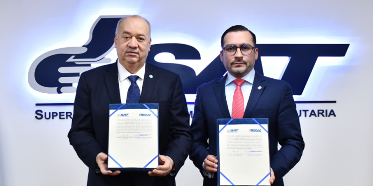 Firman acuerdo para fortalecer la gestión Aduanera y aeroportuaria