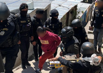 Allanamiento en zona 18. / Foto: Mingob