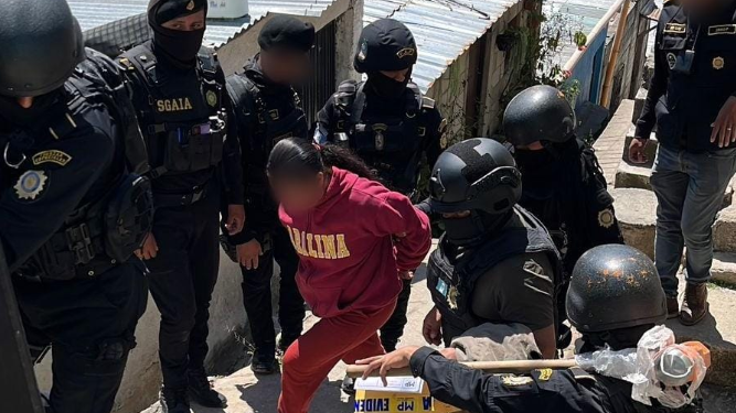 Allanamiento en zona 18. / Foto: Mingob