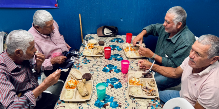 Los comedores sociales dignifican la vida de miles de personas cada día./Foto: Mides.