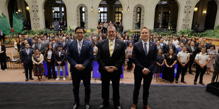 Presidente participa en segundo aniversario de la Comisión Nacional contra la Corrupción