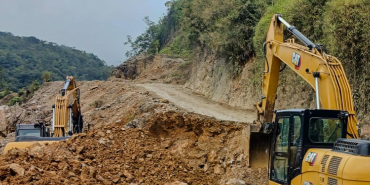 Avanza construcción de carretera en Huehuetenango./Foto: CIV.