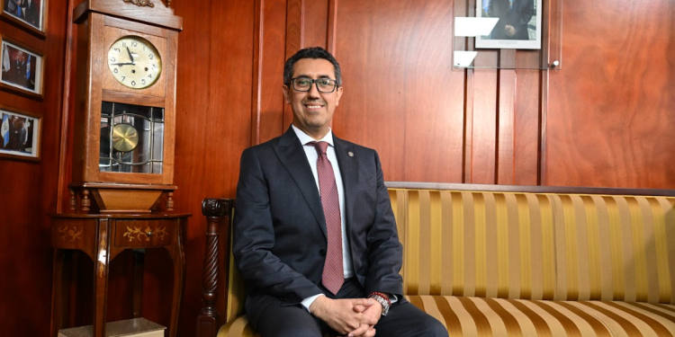 Ministro de Finanzas Públicas, Jonathan Menkos, en entrevista con AGN. / Foto: Byron de la Cruz.