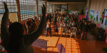 SBS impulsa talleres de crianza positiva a través de Educando en Familia