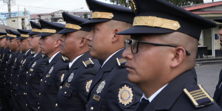 Graduación de 92 oficiales terceros de PNC fortalece la seguridad