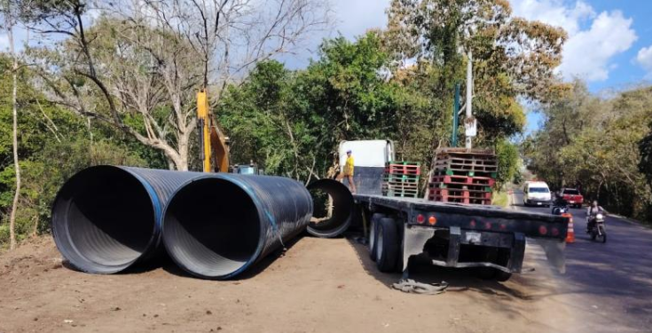 CIV realiza trabajos de sustituto de drenajes en paso vehicular entre Cuilapa y Chiquimulilla