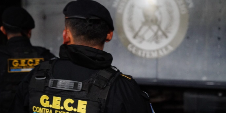 Agente del Grupo Especial Contra las Extorsiones. / Foto: Mingob