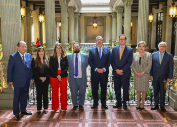 El Presidente se reunió con la misión de la OEA que observa los procesos de elecciones de segundo grado. / Foto: Byron de la Cruz.