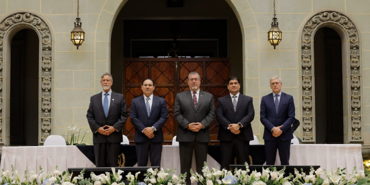 Presidente participa en Foro Latinoamericano de Seguridad Democrática y Gobernanza Territorial