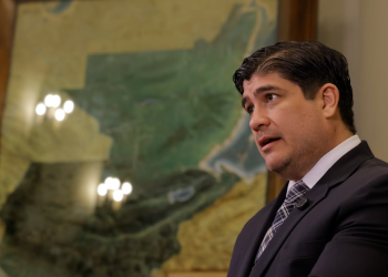 Expresidente de Costa Rica, Carlos Alvarado compartió que Guatemala tiene un gobierno comprometido en la lucha por la seguridad y la defensa de la democracia. (Foto: Alex Jacinto)