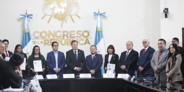 Comisión de Postulación entregó la nómina de 20 candidatos para magistrados del TSE