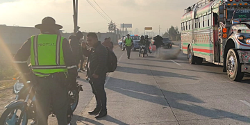 Provial y el Departamento de Tránsito de la PNC accionan contra las carreras clandestinas en la ruta Interamericana. / Foto: Provial.