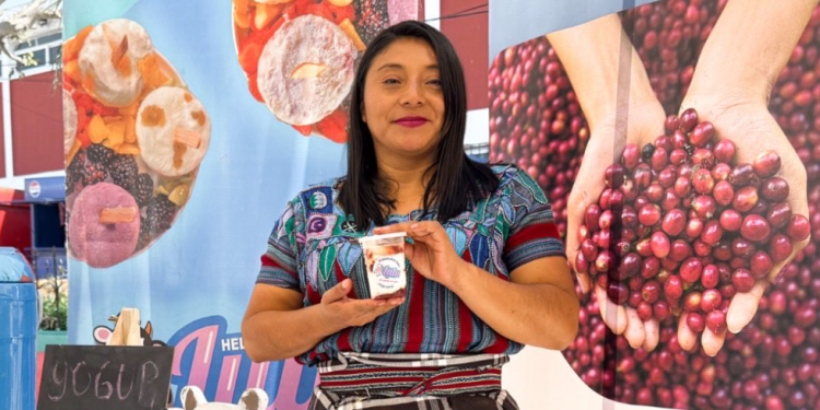 Mineco acerca sus servicios a la población en idiomas maternos