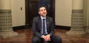 Exalcalde colombiano destaca en Guatemala que la seguridad debe construirse sin ceder a tentaciones autoritarias. (Foto: captura de pantalla)