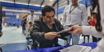 Udevipo entregó escrituras a familias de nueve departamentos del país./Foto: Udevipo.