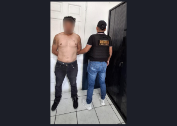 El expulsado fue identificado como Yovanny Antonio Mejía Rivera, de 45 años, señalado como pandillero terrorista del Barrio 18. / Foto: PNC