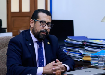 Viceministro de Educación, Francisco Cabrera comparte los avances en la implementación de los programas de educación . (Foto: Analí Camey)