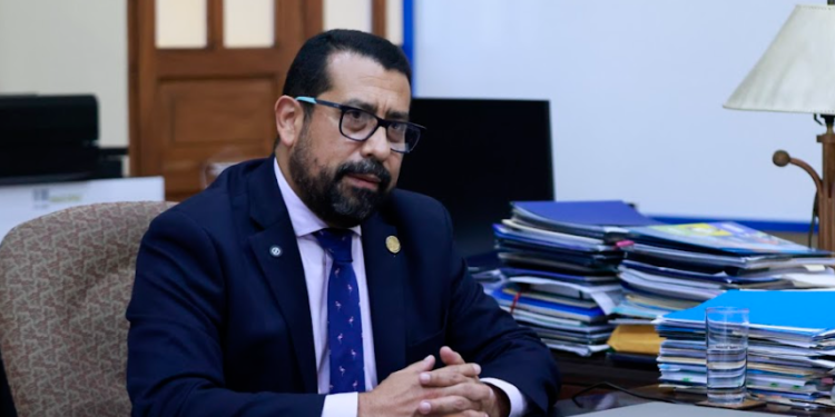 Viceministro de Educación, Francisco Cabrera comparte los avances en la implementación de los programas de educación . (Foto: Analí Camey)