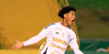 Comunicaciones derrota a Mictlán y se aleja del descenso