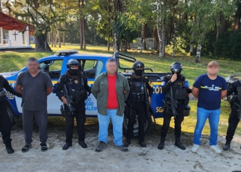 Los tres hermanos capturados son solicitados por EE.UU. por delitos de narcotráfico. / Foto: PNC