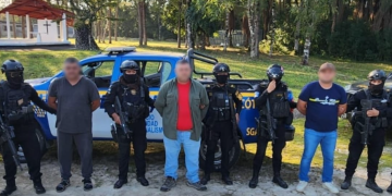 Los tres hermanos capturados son solicitados por EE.UU. por delitos de narcotráfico. / Foto: PNC