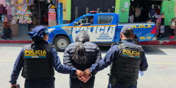 La capturada fue identificada como Telma N, de 30 años de edad. / Foto: PNC