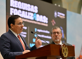 Ministro de Gobernación Marco Antonio Villeda durante la ronda. / Foto: Alvaro Interiano.