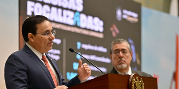 Ministro de Gobernación Marco Antonio Villeda durante la ronda. / Foto: Alvaro Interiano.